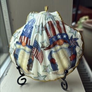 Patriotic Gnome Seashell Decor